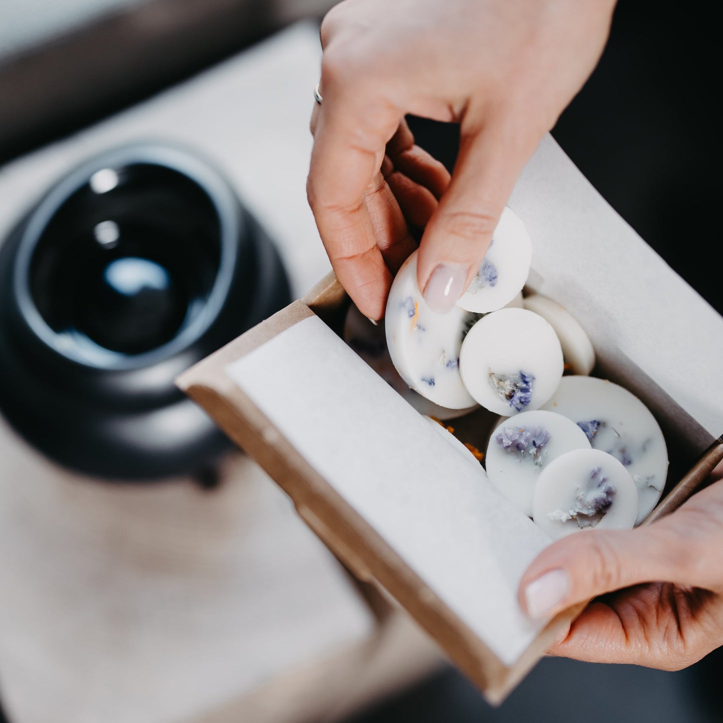 Wild flowers scented wax rounds