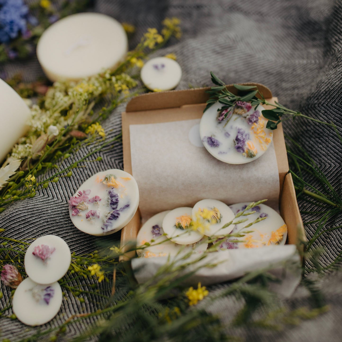 Wild flowers scented wax rounds