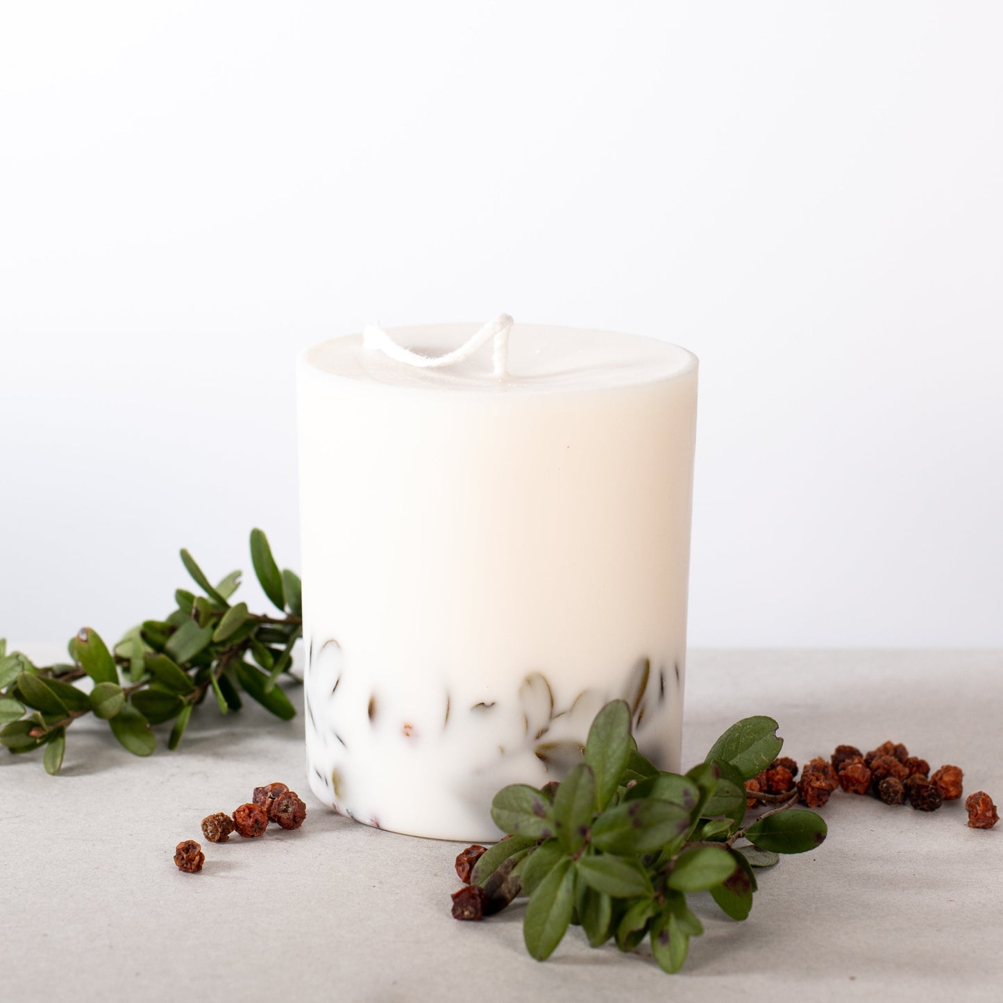 Forest berries pillar candle
